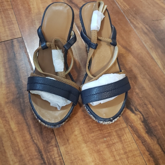 New Navy & Tan Wedge chic sandals women's size 7 - Picture 10 of 10